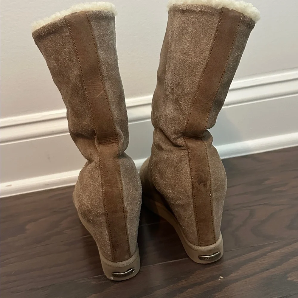 Rare Koolaburra suede wedge booties - Picture 2 of 7